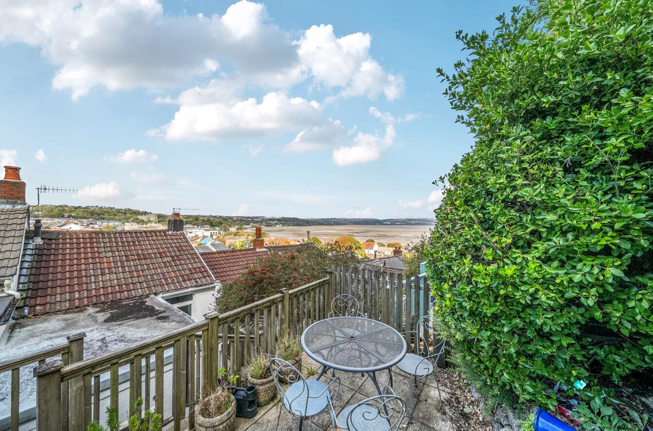 Village Lane, Mumbles, Swansea, SA3 4EB
